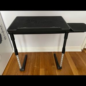 Airspace adjustable laptop desk